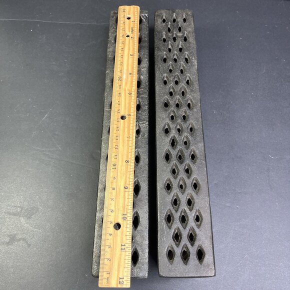 Sur la Table Cast Iron BBQ Grill Humidifier Set Of 2 Vented Lids Neat! CN - Picture 5 of 9